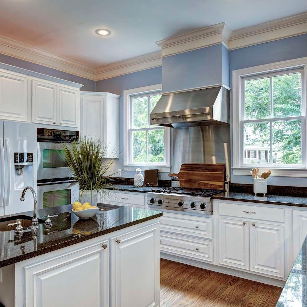 landas interior painting snohomish county. beautiful kitchen and cabinet painting